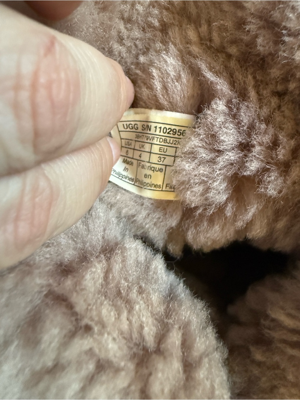 UGGS - Picture 6 of 6